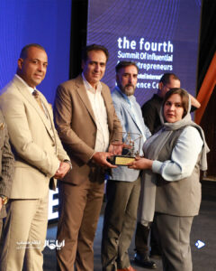 دریافت تندیس برند تاثیرگذار ملی توسط مدیرعامل محترم موسسه ایلقار حساب، خانم دکتر مهری صفری